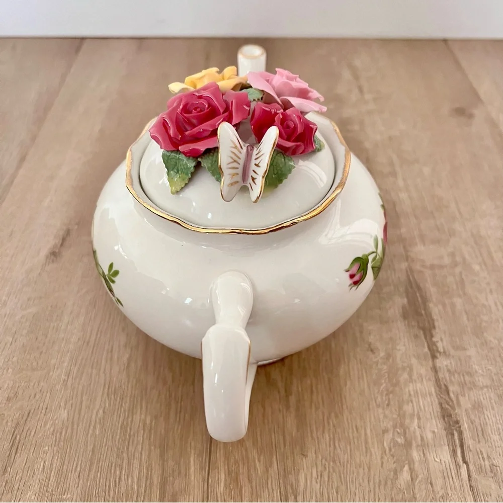 Royal‎ Albert Old Country Roses Teapot with Butterfly & Roses on Lid Vintage